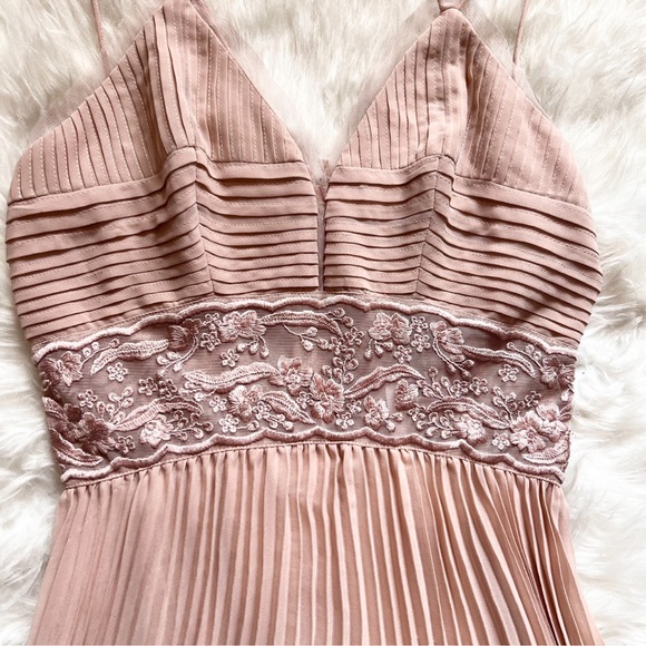 New! REISS London Emma Lace Pleated Fit & Flare Midi Dress - Picture 8 of 10